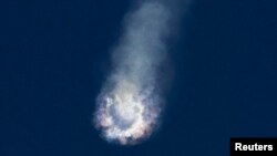 Phi thuyền không người lái Falcon 9 của SpaceX nổ tung sau khi rời mặt đất ở Cape Canaveral, bang Florida, ngày 28 tháng 6, 2015. 