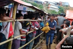 Bangladeş'in Cox Bazar kenti yakınlarında bir Arakanlı mülteci kampı