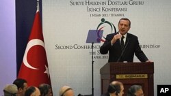 Ngoại trưởng Thổ Nhĩ Kỳ Erdogan phát biểu trước các đại biểu dự hội nghị của tổ chức 'Bạn của Syria'