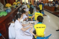 Sinh viên Đại học Sao đỏ tiêm vaccine Vero Cell. Photo Website ĐH Sao Đỏ.