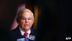 Bob Menendez’e hakkındaki rüşvet iddialarının ardından kendi partisi içinden istifasını çağıran Demokratlar’a Senatör Cory Booker da eklendi. 