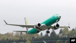 Một chiếc Boeing 737 MAX 8 cất cánh trong một chuyến bay thử nghiệm ở Seattle