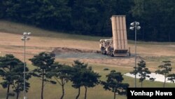 Hệ thống Phòng thủ Khu vực Cao độ Cao Giai đoạn cuối (THAAD) được lắp đặt tại sân golf ở Seongju, Hàn Quốc.