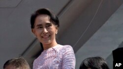 Bà Aung San Suu Kyi.