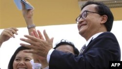 Lãnh tụ đối lập Sam Rainsy bị giới hữu trách Campuchia tuyên án tù về tội gọi là khích động hận thù giữa người Campuchia với Việt Nam