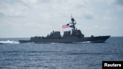 Khu trục hạm Mỹ USS Wayne E. Meyer đi qua Biển Đông ngày 11/4/2017