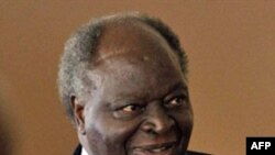 Tổng thống Kenya Mwai Kibaki oan báo dầu được tìm thấy ở Turkana trong vùng tây bắc Kenya