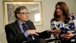 Bill và Melinda Gates nói chuyện với các phóng viên tại New York, ngày 22/2/2016 về việc diệt muỗi mang virut Zika tại Brazil và Colombia.