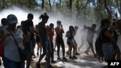 28 Temmuz 2023 - Muğla'da Akbelen Ormanları'da bölgedeki maden sahasının genişletilmesi için ağaç kesimine başlanmasını protesto edenlere polis müdahalesi