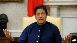 پاکستان کے وزیر اعظم عمران خان۔(فائل فوٹو)