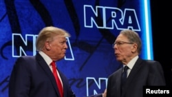 Eski Başkan Donald Trump ve NRA Başkanı Wayne LaPierre