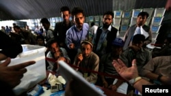 Afghan election workers count ballot papers during an audit of the presidential run-off in Kabul August 3, 2014.