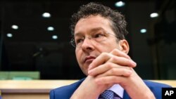 Chủ tịch nhóm những bộ trưởng tài chính của khu vực sử dụng đồng euro, Jeroen Dijsselbloem nói rằng chính phủ Hy Lạp phải đưa ra những đề xuất 'hợp lý' về những khía cạnh cụ thể của gói cứu nguy tài chính của mình