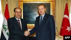 Thủ tướng Thổ Nhĩ Kỳ Recep Tayyip Erdogan (phải) đã hội đàm với Thủ tướng Iraq Nouri al-Maliki ở thủ đô Ankara, Thổ Nhĩ Kỳ