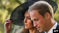 Hoàng tử William của Anh và bạn gái lâu năm Kate Middleton đã đính hôn