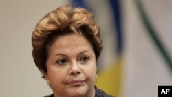 Tổng thống Brazil Dilma Rousseff hứa tổ chức trưng cầu dân ý về một cuộc cải tổ chính trị sâu rộng.
