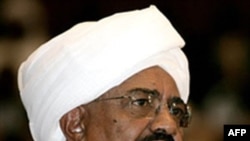 Tổng thống Sudan Omar al-Bashir, người bị truy nã vì bị cáo buộc gây tội ác đối với dân thường ở Darfur