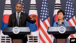 Tổng thống Hoa Kỳ Barack Obama và Tổng thống Nam Triều Tiên Park Geun-hye tại một cuộc họp báo chung