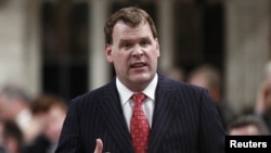 Bộ trưởng Ngoại giao Canada John Baird tại Hạ viện ở Ottawa, ngày 29/5/2012 (ảnh tư liệu)