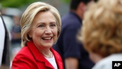 Ứng cử viên Tổng thống của đảng Dân chủ Hillary Clinton tại một buổi diễu hành kỷ niệm ngày Độc lập ở Gorham, New Hampshire ngày 04/7/2015.