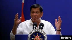 Tổng thống Rodrigo Duterte phát biểu với cộng đồng người Philippines trong chuyến thăm chính thức Malaysia, ngày 9 tháng 11 năm 2016.