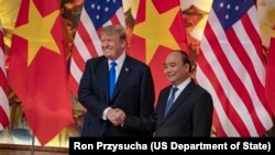 Tổng thống Mỹ Donald Trump và Thủ tướng Việt Nam Nguyễn Xuân Phúc, ngày 27 tháng 2, 2019.