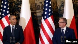 Tổng thống Mỹ Barack Obama và Tổng thống Ba Lan Bronislaw Komorowski trong cuộc họp báo chung tại Warsaw, ngày 3/6/2014.