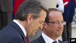 Thủ tướng Hy Lạp Antonis Samaras (trái) và Tổng thống Pháp Francois Hollande tại Ðiện Elysee, ngày 25/8/2012.