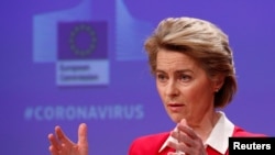 Tư liệu: Chủ tịch Ủy hội Châu Âu Ursula von der Leyen tại cuộc họp báo về các nỗ lực của EU nhằm giảm thiểu tác động kinh té của dịch COVID-19. Ảnh chụp tại Bruxelles, Bỉ ngày 2/4/2020. REUTERS/Francois Lenoir/Pool