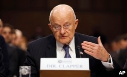 Giám đốc cơ quan Tình báo Quốc gia Hoa Kỳ James Clapper làm chứng ở điện Capitol, Washington, ngày 09 tháng 2 năm 2016.