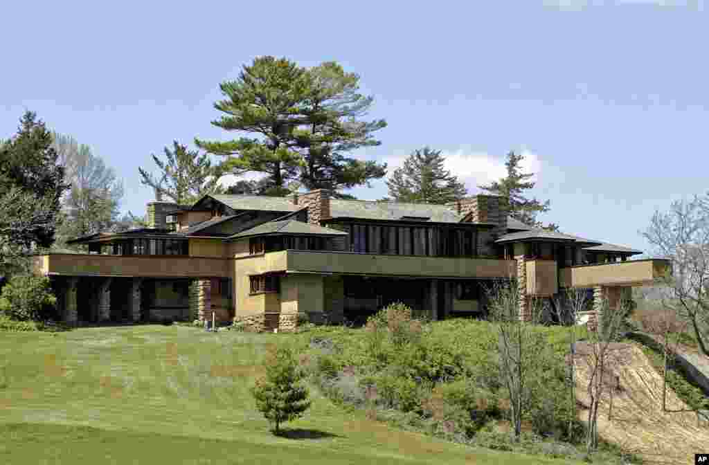 Taliesin, Spring Green, Wisconsin, building began in 1911