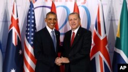 Tổng thống Mỹ Barack Obama và Tổng thống Thổ Nhĩ Kỳ Recep Tayyip Erdogan trước cuộc họp ở Antalya, ngày 15 tháng 11, 2015.