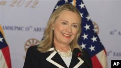 Ngoại trưởng Hoa Kỳ Hillary Clinton loan báo Hoa Kỳ sẽ cấp viện trợ cho 5 nước ASEAN nhằm hỗ trợ các chương trình giáo dục, y tế, và môi trường