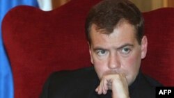 Tổng Thống Medvedev yêu cầu nhà nước tăng cường các biện pháp để bảo vệ các ký giả vì tầm quan trọng đối với công chúng của nghề làm báo