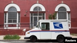 Một xe giao thư của Cơ quan Bưu chính Hoa Kỳ (USPS).