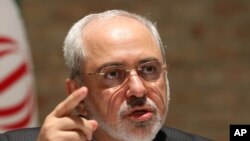  Ngoại trưởng Iran Mohammad Javad Zarif nói chuyện với các nhà báo sau cuộc đàm phán về hạt nhân tại Vienne, Áo,