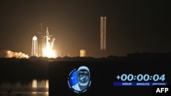 10 Eylül 2024 - Crew Dragon Resilience uzay aracını taşıyan SpaceX'e ait Falcon 9 roketi, Cape Canaveral, Florida'daki Kennedy Uzay Merkezi'nde bulunan Fırlatma Kompleksi 39A'dan havalandı.