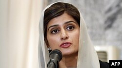 Bộ trưởng Ngoại giao Pakistan Hina Rabbani Khar trong 1 cuộc họp báo chung tại Bộ Ngoại giao ở thủ đô Kabul, Afghanistan, 1/2/2012