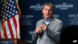 Thượng nghị sĩ Mỹ Joe Manchin, đại diện tiểu bang West Virginia, phát biểu tại một sự kiện ngày 12/1/2024 ở Manchester, New Hampshire.