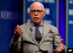 Tác giả Michael Wolff nói tất cả các phụ tá của ông Trump coi ông như một đứa trẻ.