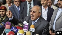 Tổng thống Yemen Ali Abdullah Saleh phản ứng trong khi phát biểu trước các ủng hộ viên tại thủ đô Sana'a, ngày 20/5/2011