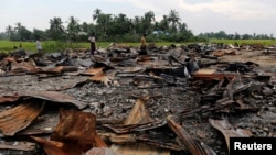 Tư liệu - Một ngôi chợ bị thiêu rụi trong một ngôi làng của người Rohingya bên ngoài Maugndaw ở bang Rakhine, Myanmar, ngày 27 tháng 10, 2016. 