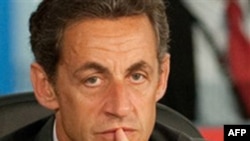 Tổng thống Pháp Nicolas Sarkozy đã ký thành luật một dự luật sửa đổi hệ thống hưu bổng quốc gia đang gây tranh cãi