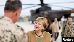 Thủ tướng Đức Angela Merkel đến căn cứ ở Kunduz, Afghanistan, 10/5/13