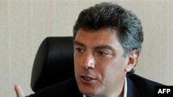 Ông Boris Nemtsov, khuôn mặt đối lập nổi tiếng, đã bị bỏ tù 15 ngày sau một cuộc biểu tình hôm 31 tháng 12