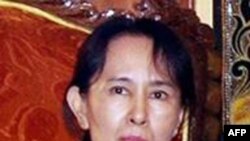 Lãnh tụ của Liên minh Toàn quốc Đấu tranh cho Dân chủ đối lập NLD, bà Aung San Suu Kyi