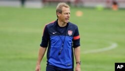 Huấn luyện viên của đội tuyển Hoa Kỳ, Jurgen Klinsmann, tại một buổi tập dượt ở Sao Paulo, Brazil.