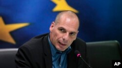 Bộ trưởng Tài chính Hy Lạp Yanis Varoufakis trả lời câu hỏi của phóng viên báo chí trong một cuộc họp báo ở Athens, 30/1/15