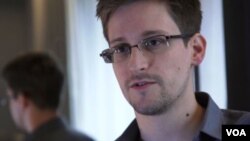 Có những dấu hiệu cho thấy Snowden ngày càng trở thành người khách không được hoan nghênh sau khi trải qua 11 ngày trong một phi trường ở Moscow