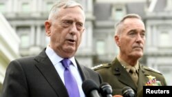 Bộ trưởng Quốc phòng James Mattis phát biểu bên ngoài Tòa Bạch Ốc để đáp trả việc Triều Tiên thử nghiệm hạt nhân ngày 3/9/2017.